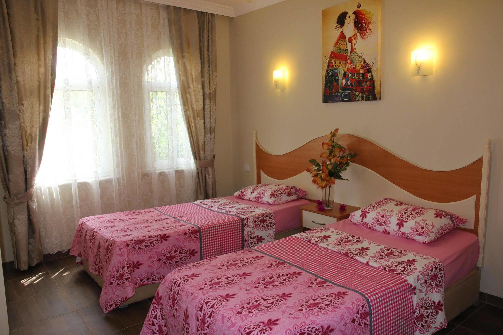 Sun Apartments Marmaris Buitenkant foto